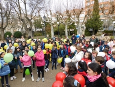 Foto 20 - 200 alumnos viven &lsquo;Juntos por la paz mundial&rsquo; un d&iacute;a de baile y color 