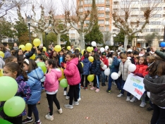 Foto 17 - 200 alumnos viven &lsquo;Juntos por la paz mundial&rsquo; un d&iacute;a de baile y color 