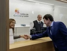 Foto 4 - Ma&ntilde;ueco visita la remodelada estaci&oacute;n de autobuses de Soria