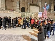 Foto 3 - Fotos: Utrilla volvi&oacute; a celebrar su San Silvestre y unas campanadas muy especiales