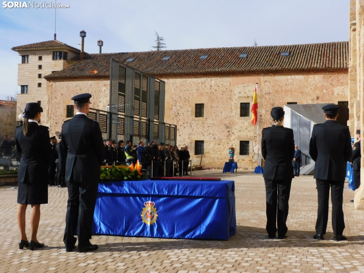 EN FOTOS | La Polic&iacute;a Nacional iza la bandera para celebrar el 200 aniversario del cuerpo