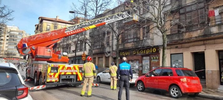 https://sorianoticias.com/noticia/2024-01-22-los-bomberos-intervienen-en-los-desprendimientos-de-una-fachada-reincidente-de-mariano-vicen-107411