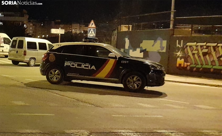 Detenidos por abandonar a sus hijos de 4 y 1 años: Los encontraron descalzos y dieron positivo en cocaína