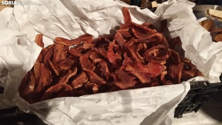 Fotos: Pedrajas celebra su luminaria con m&uacute;sica, vino y mucha carne a la brasa