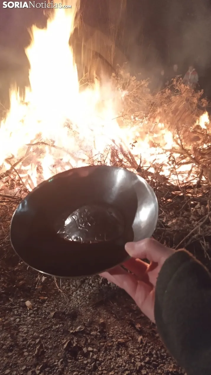 Fotos: Pedrajas celebra su luminaria con m&uacute;sica, vino y mucha carne a la brasa