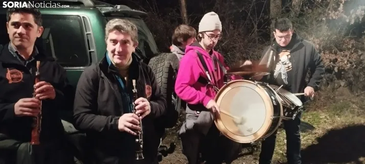 Fotos: Pedrajas celebra su luminaria con m&uacute;sica, vino y mucha carne a la brasa