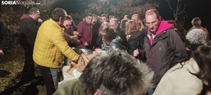 Fotos: Pedrajas celebra su luminaria con m&uacute;sica, vino y mucha carne a la brasa