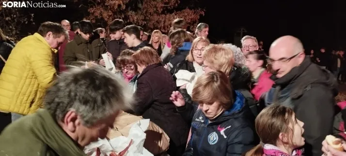 Fotos: Pedrajas celebra su luminaria con m&uacute;sica, vino y mucha carne a la brasa