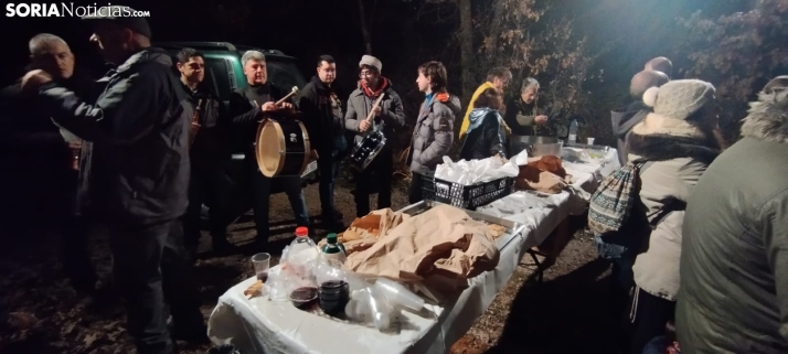 Fotos: Pedrajas celebra su luminaria con m&uacute;sica, vino y mucha carne a la brasa