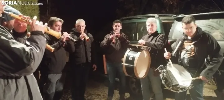 Fotos: Pedrajas celebra su luminaria con m&uacute;sica, vino y mucha carne a la brasa