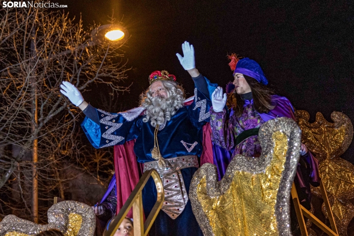 La magia de la cabalgata de los Reyes Magos en Soria capital, en imágenes
