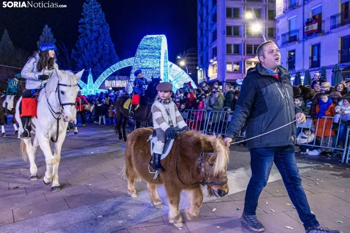 La magia de la cabalgata de los Reyes Magos en Soria capital, en im&aacute;genes