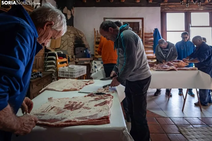 Foto a foto | Este pueblo de Soria pasa de 1 a 150 vecinos gracias al cerdo