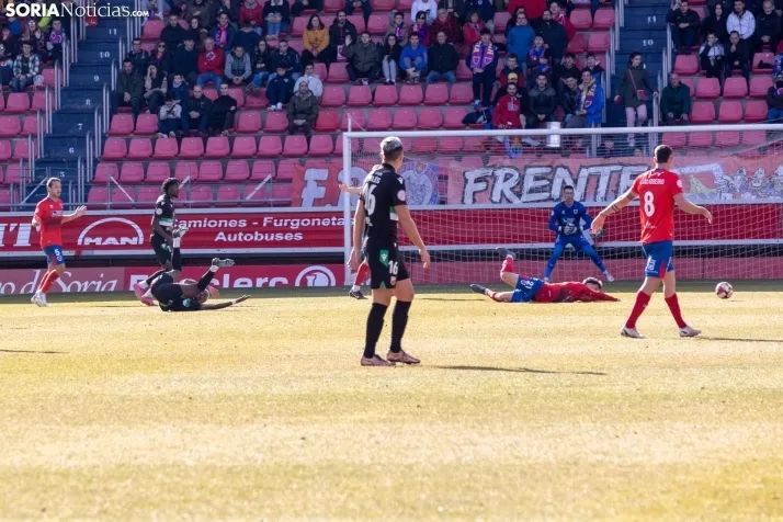 Numancia vs Llerenense./Viksar Fotografia
