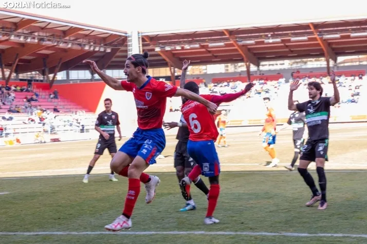 Numancia vs Llerenense./Viksar Fotografia