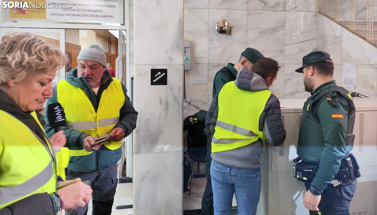 Foto 10 - Concluye la reuni&oacute;n con el subdelegado: Todav&iacute;a no han llegado las denuncias