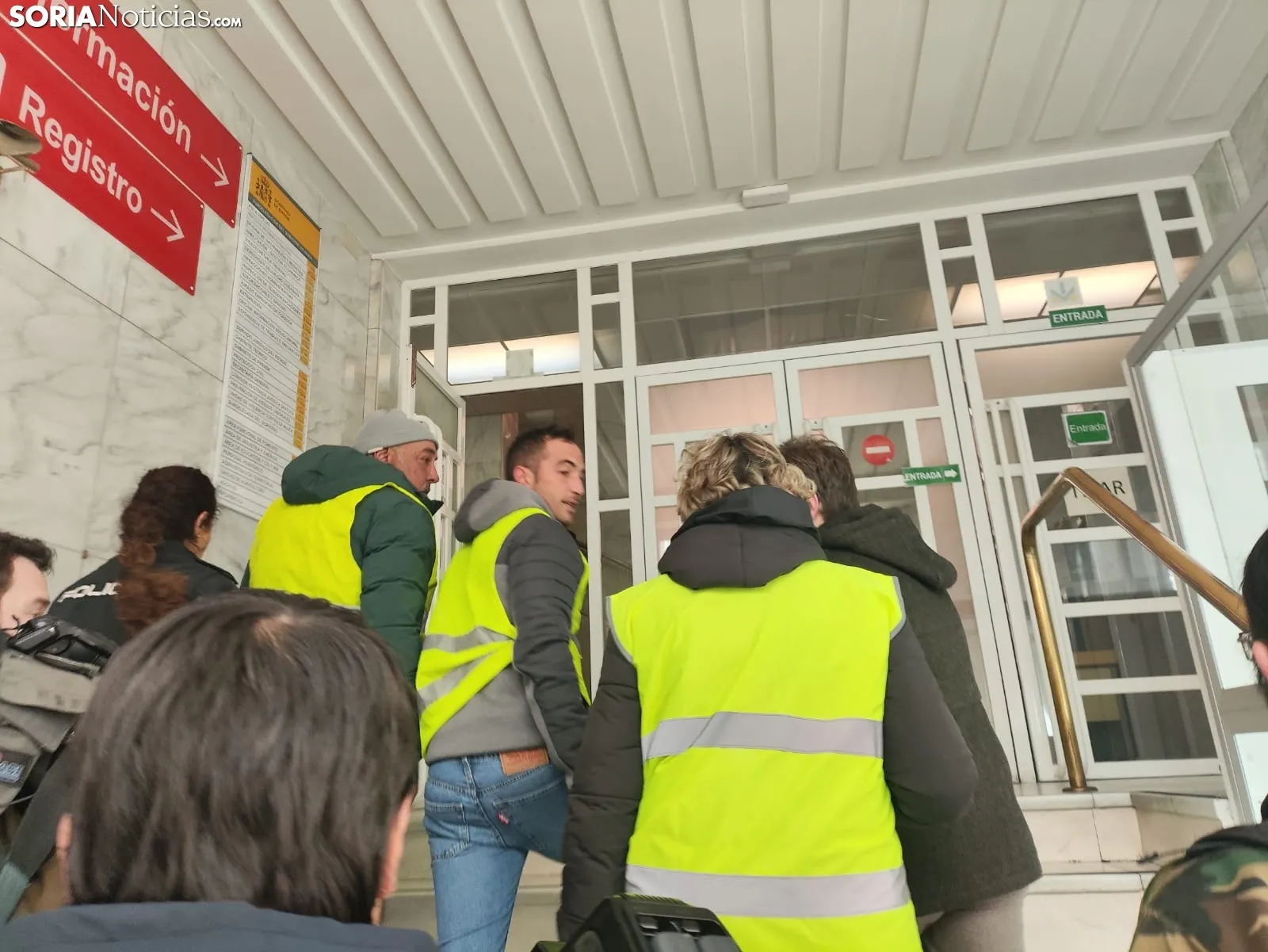 Foto 7 - Concluye la reuni&oacute;n con el subdelegado: Todav&iacute;a no han llegado las denuncias
