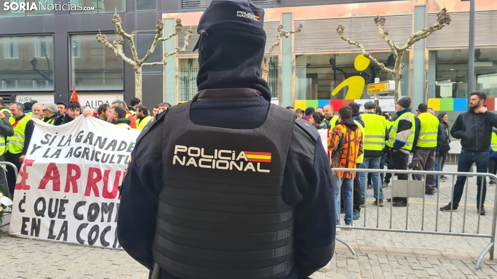 Foto 2 - Concluye la reuni&oacute;n con el subdelegado: Todav&iacute;a no han llegado las denuncias