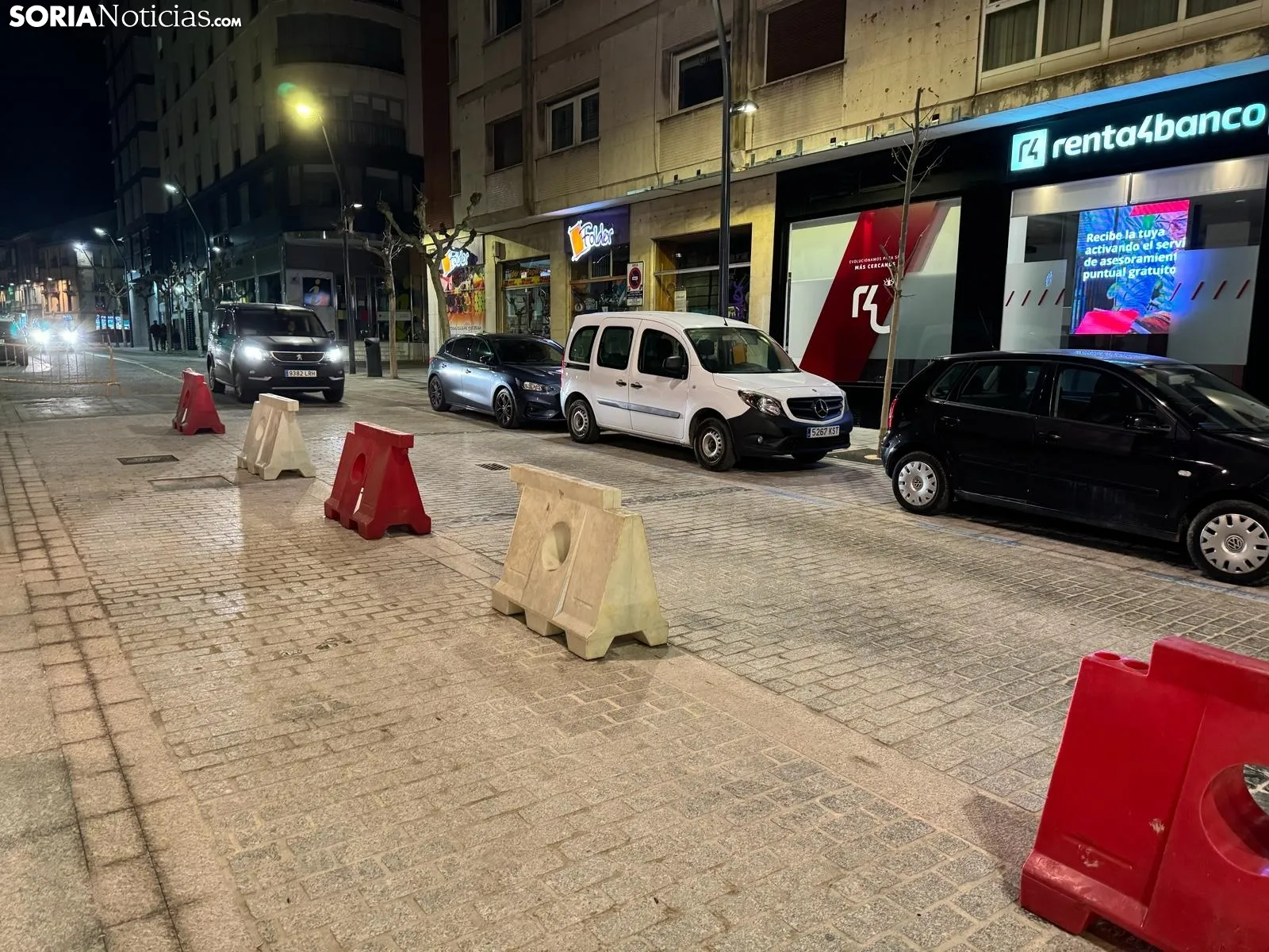 Ya se circula por la calle Alfonso VIII.