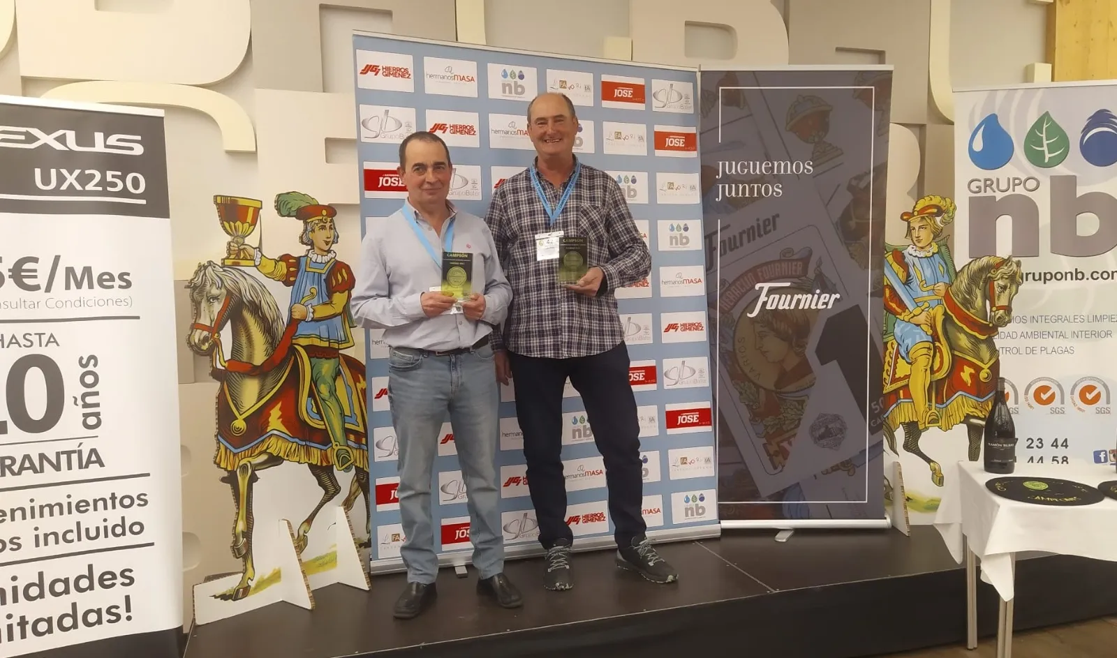 Jesús Palacios y Vicente Sánchez con el segundo premio del Campeonato de España de Mus.