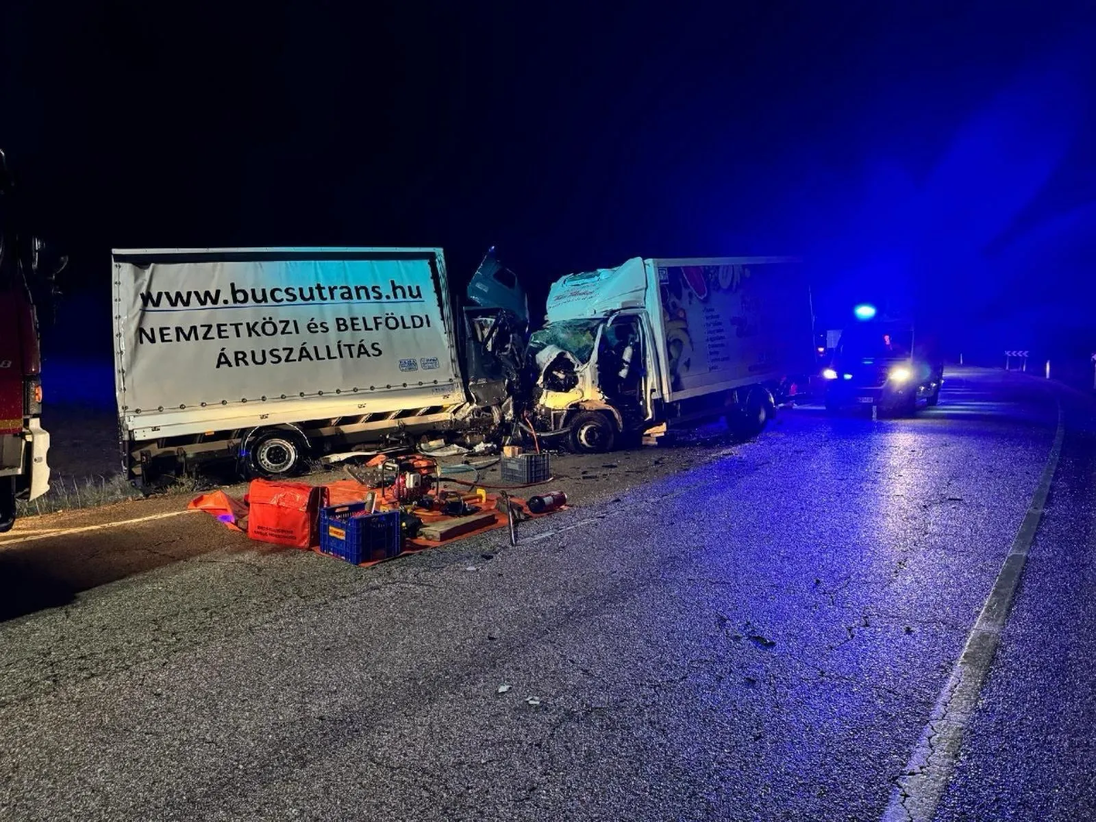 Foto 2 - Ampliaci&oacute;n: Fallece una mujer por la colisi&oacute;n de dos camiones en Monteagudo de las Vicar&iacute;as
