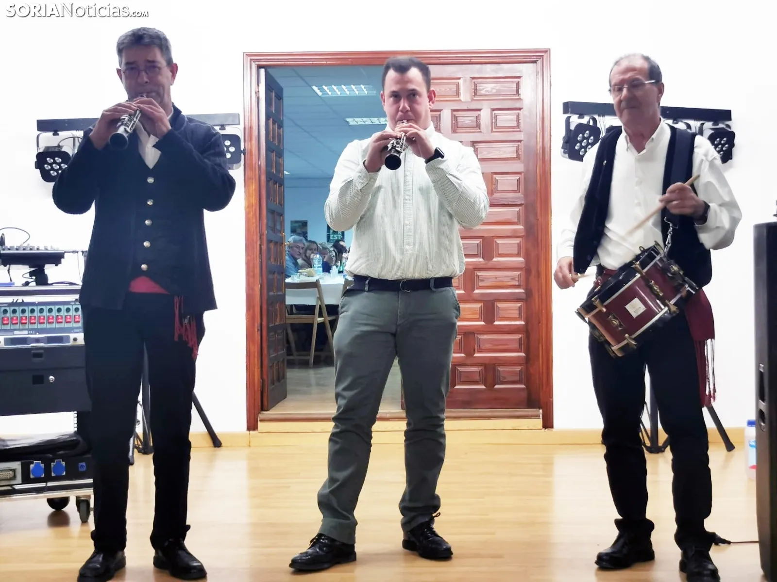 Foto 7 - Cabrejas del Pinar baila la jota y su rueda en Las Candelas y San Blas 2024