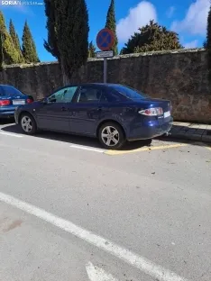 Uno de los vehículos dañados en el entorno del cementerio. /SN