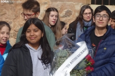 Una imagen de la ofrenda floral hoy en el cementerio. /SN