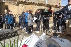 Una imagen de la ofrenda floral hoy en el cementerio. /SN