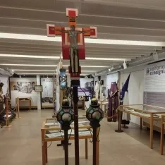 Foto 4 - La Cofrad&iacute;a de las Siete Palabras inaugura la exposici&oacute;n sobre sus 75 a&ntilde;os de existencia