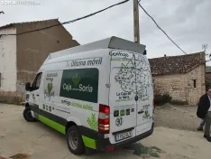 La oficina móvil de Caja Rural de Soria en Adradas. 