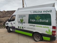La oficina móvil de Caja Rural de Soria en Adradas. 