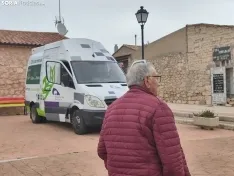 La oficina móvil de Caja Rural de Soria en Adradas. 