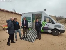 La oficina móvil de Caja Rural de Soria en Adradas. 