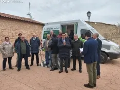 La oficina móvil de Caja Rural de Soria en Adradas. 