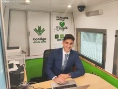 La oficina móvil de Caja Rural de Soria en Adradas. 