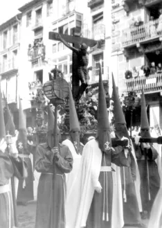 El ‘Calvario de los Florines’  del del siglo XVI ha ido ampliándose con los años y sale con carroza desde 1953. Cedida