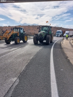 Foto 3 - Cortes de tráfico en Ágreda y Almazán por el conflicto agrario