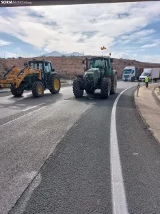 Foto 3 - Cortes de tr&aacute;fico en &Aacute;greda y Almaz&aacute;n por el conflicto agrario