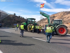 Foto 6 - Cortes de tráfico en Ágreda y Almazán por el conflicto agrario