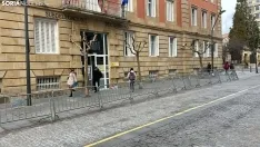 El edificio de la Subdelegación a la espera de la llegada de los manifestantes. /SN