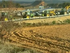 Foto 3 - V&iacute;deo| Los tractoristas vuelven a tomar la A-2: Cortado el tr&aacute;fico entre Madrid y Barcelona