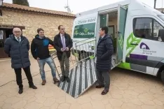 La oficina movil de Caja Rural de Soria hoy en Adradas