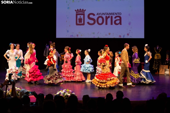 Los trajes flamencos más solidarios vuelven a desfilar en La Audiencia