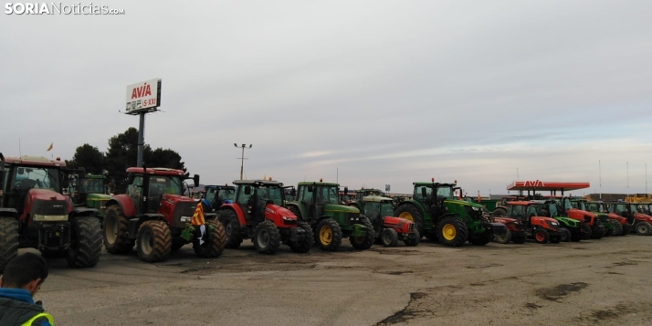 Los tractoristas intentan cerrar el tráfico a ambos sentidos de la Autovía Madrid-Barcelona