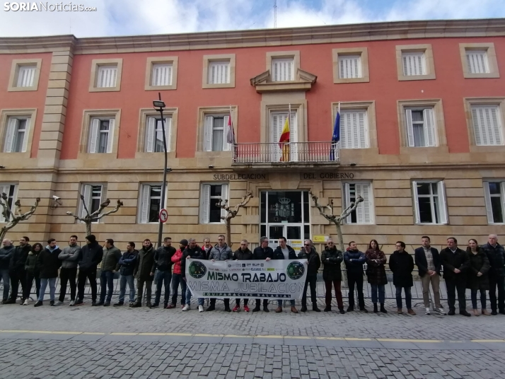 Los Cuerpos de Seguridad del Estado se concentran ante la Subdelegación por una jubilación justa 