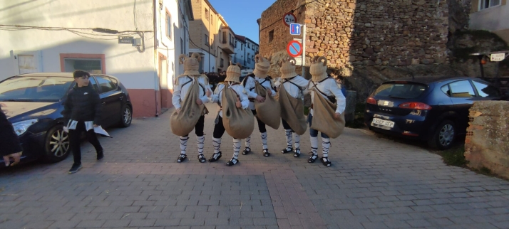 EN FOTOS | Como marca la tradición Los Zarrones salen a las calles de Borobia para celebrar su Carnaval