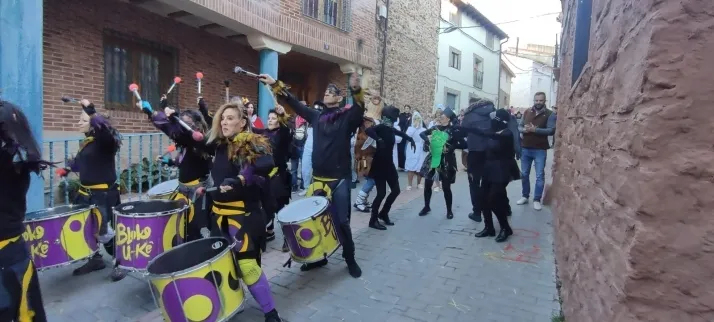 EN FOTOS | Como marca la tradici&oacute;n 'Los Zarrones' salen a las calles de Borobia para celebrar su Carnav