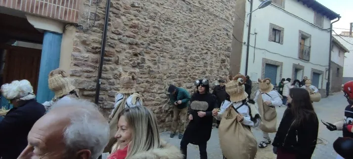 EN FOTOS | Como marca la tradici&oacute;n 'Los Zarrones' salen a las calles de Borobia para celebrar su Carnav