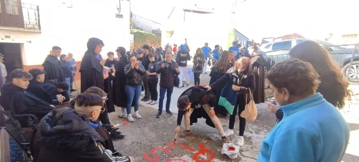 EN FOTOS | Como marca la tradici&oacute;n 'Los Zarrones' salen a las calles de Borobia para celebrar su Carnav